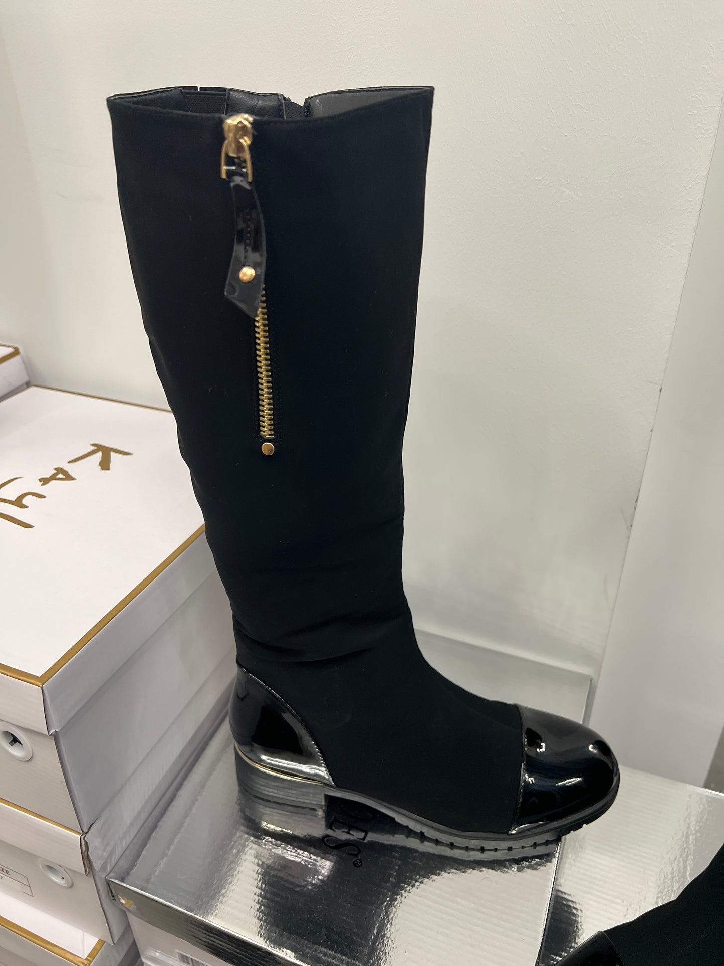 Leder und Lackstiefel